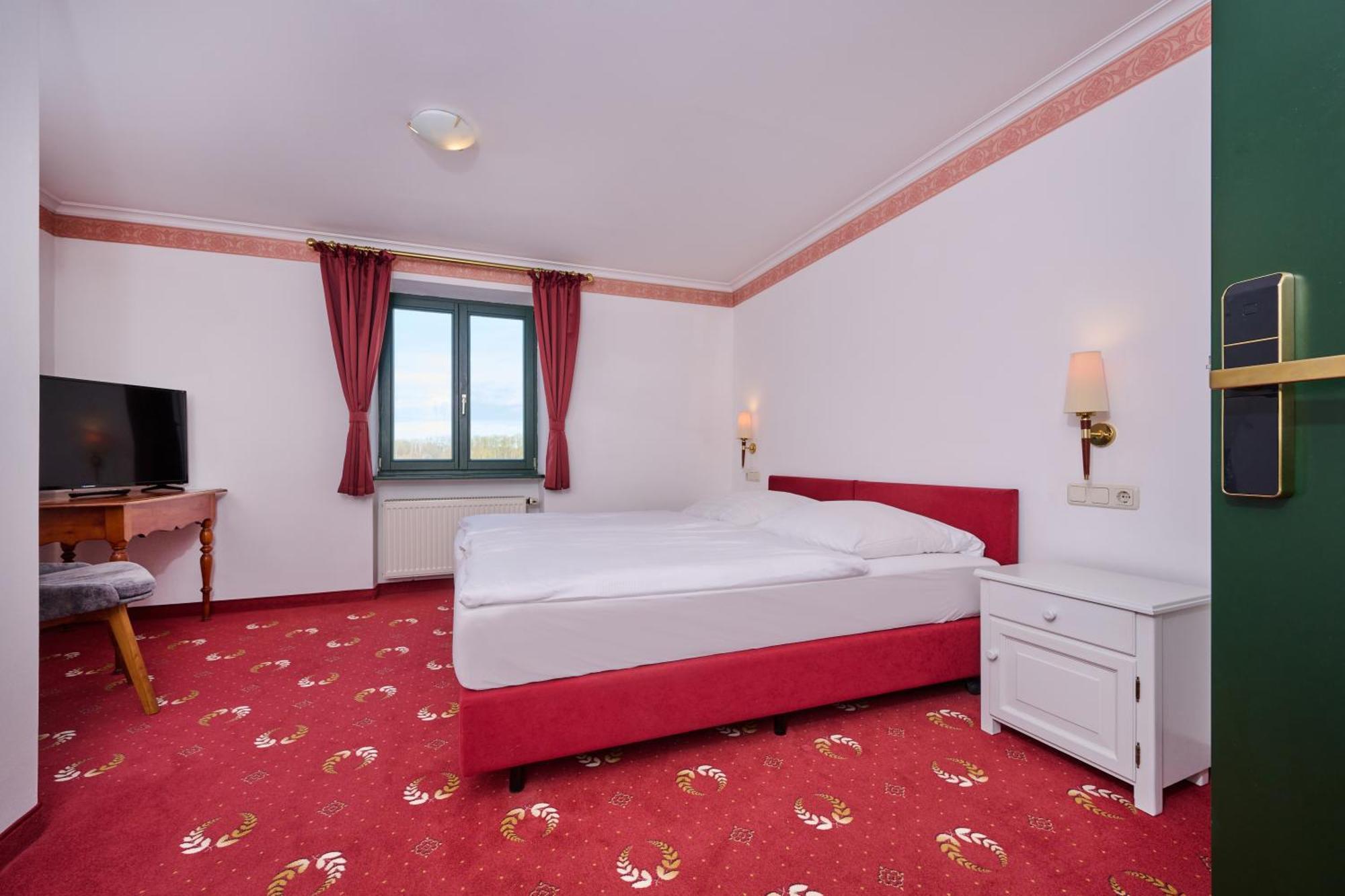 Tafernwirtschaft Hotel Schoenbrunn Landshut Exterior foto